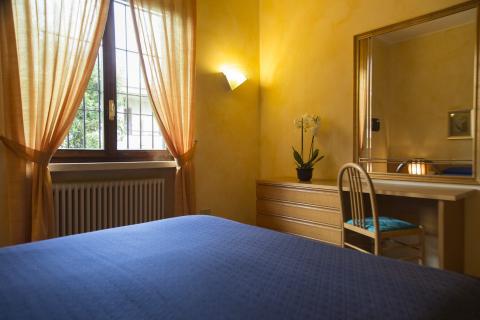 hotel_villa_maria_desenzano_appartamento_camera_lago.jpg
